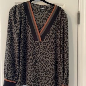 Leopard print v-neck blouse